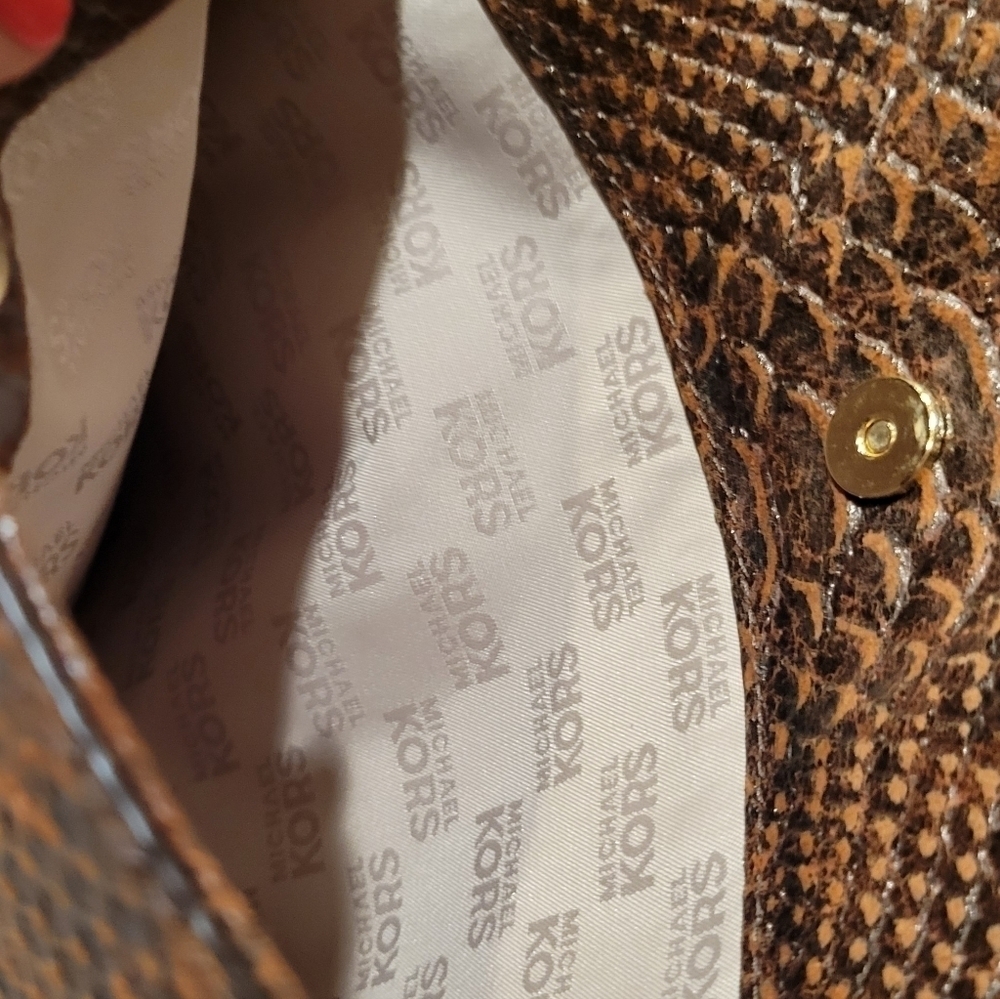 MICHAEL KORS Women Jet Set MK LG CLUTCH Snake Skin Brown original price $248.00. - Picture 12 of 12